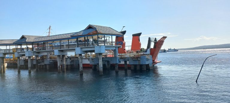Dikeluhkan, Operator Kapal Didenda saat Senggol Dermaga untuk Parkir 