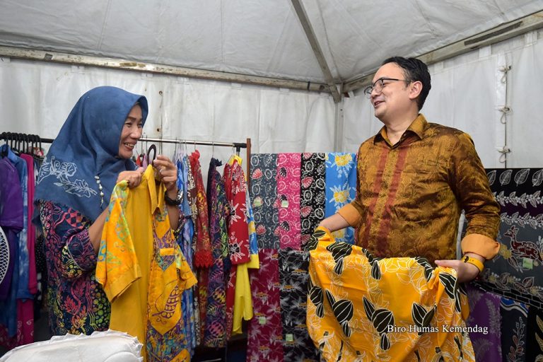 Presiden Jokowi, Ajak Masyarakat Belanja Produk dan Wisata Dalam Negeri