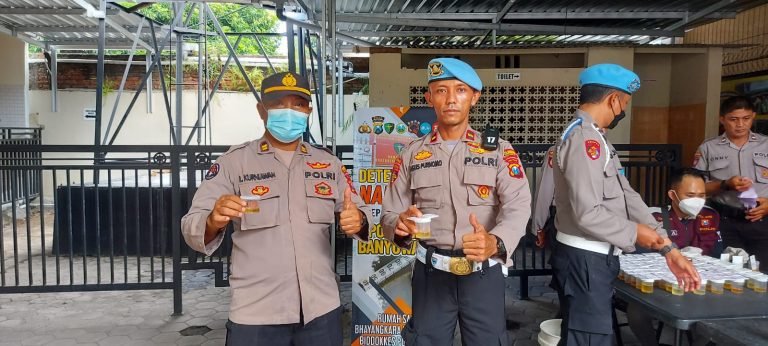Anggota Polresta Banyuwangi Mendadak Dites Urine, Ada Apa? 