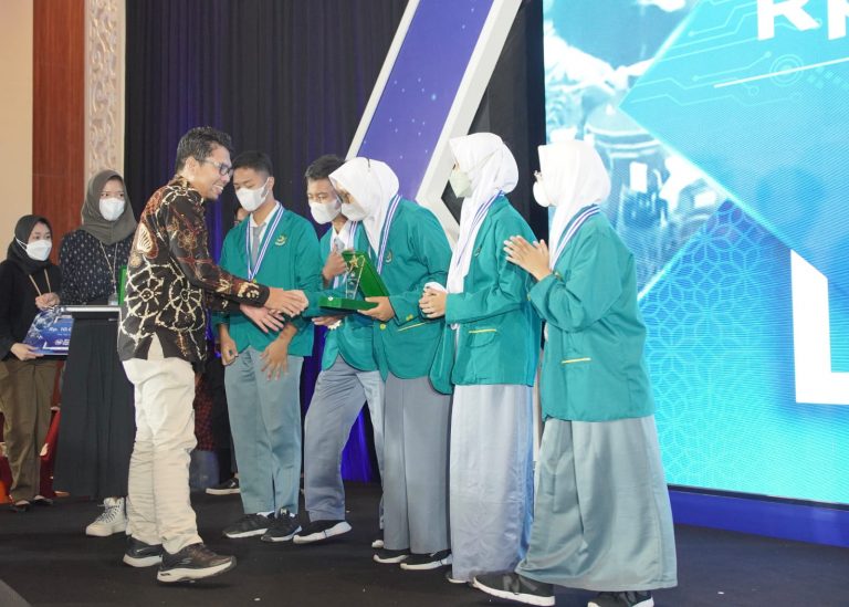 Akademi Madrasah Digital 2021, Berlomba Membangun Solusi IoT