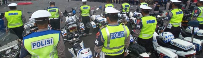 Polisi menggelar apel/dok