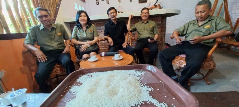 Jajaran investor padi Japonica mempromosikan beras asal Jepang ini di Banyuwangi, Rabu (15/6/2022).