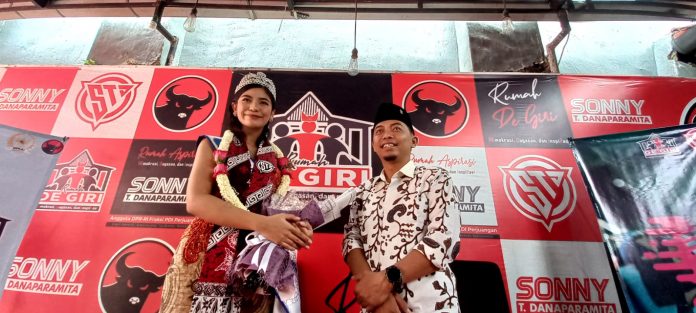 Putri Pariwisata Nusantara, Celia Ivanca Alexandra bersama Direktur Rumah De Giri, Erik Krisdiantana, Minggu (19/6/2022).