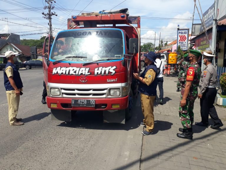 Antisipasi PMK, Polres Gresik Gelar Penyekatan Angkutan Hewan