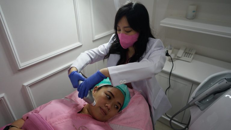 Ultra Face Lift, Sulap Kulit Wajah Keriput Jadi Kencang Kembali