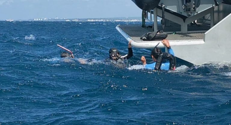 Kampanye Tanpa Sampah, Dua Personel TNI AL Berenang Taklukkan Selat Bali