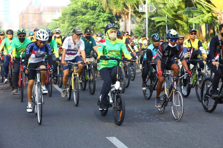 Ribuan Masyarakat Jatim Meriahkan Gowes Tahun Baru Hijriyah