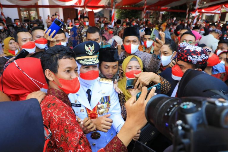 Sebanyak 1.250 Masyarakat ikut Upacara HUT Kemerdekaan RI ke-77 di Grahadi