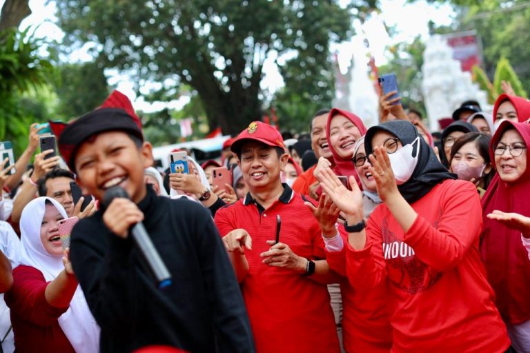 Pulang ke Banyuwangi, Farel “Ojo Dibandingke” Diajak Goyang Bupati