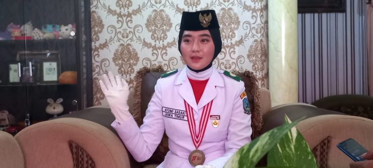 Pengin Jadi Taruni Akpol, Begini Pengalaman Ayumi, Membawa Bendera Pusaka di Istana Negara