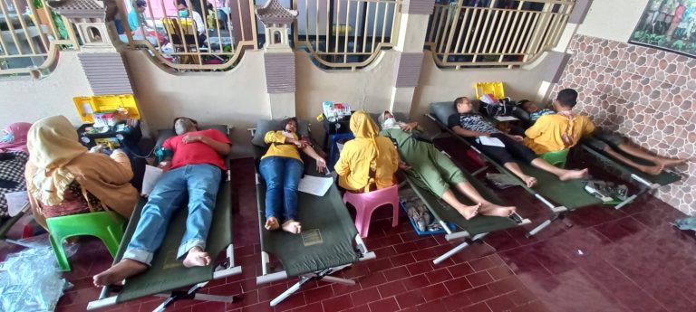 Rayakan Hari PMI, Emak-emak di Banyuwangi Ramai-ramai Donor Darah 