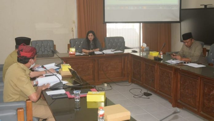 Pembahasan Raperda Penanggulangan Penyakit Menular di DPRD Banyuwangi.