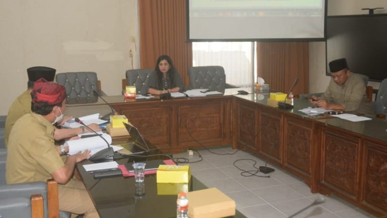 Pembahasan Raperda Penanggulangan Penyakit Menular di DPRD Banyuwangi.