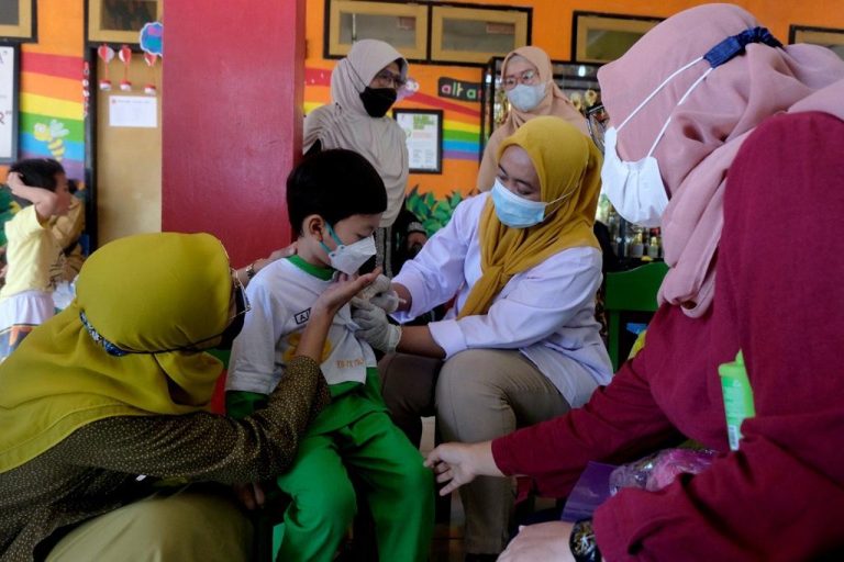 Gubernur dan Ketua TP PKK Surabaya, Tinjau Percepatan BIAN di Kota Pahlawan