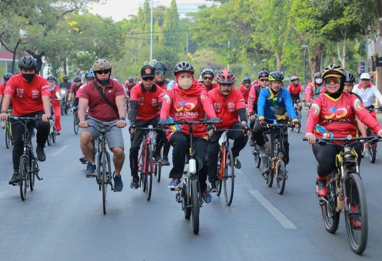 Gubernur Khofifah, Gowes Bareng Dokter Jantung se-Jatim