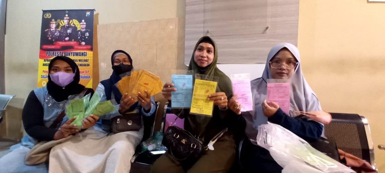 Wali murid MIN 1 Sobo, Banyuwangi melapor ke Polresta Banyuwangi, Selasa (27/9/2022) siang.