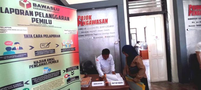 Calon Panwascam perempuan mendaftar di Kantor Bawaslu Banyuwangi, Rabu (21/9/2022) siang.