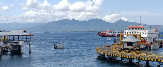 Aktivitas Pelabuhan Ketapang, Banyuwangi.