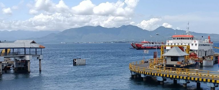 Aktivitas Pelabuhan Ketapang, Banyuwangi.