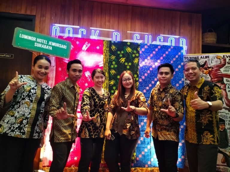 Rayakan Hari Batik Nasional, Luminor Hotel Jemursari Gandeng Smamda & Surya Gallery Batik