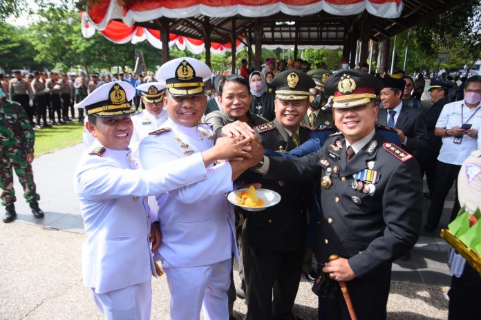 Dandim, Danlanal, Kapolresta Banyuwangi usai upacara HUT TNI di Lapangan Blambangan, Banyuwangi, Rabu (5/10/2022) pagi.