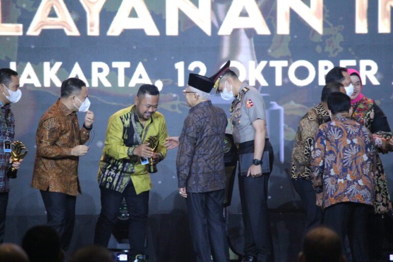 Layanan Investasi Baik, Mengantar Gresik Peroleh Penghargaan