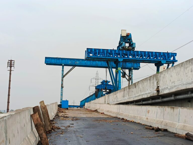 Pemasangan Alat Gantri, Percepat Pembangunan JLLB