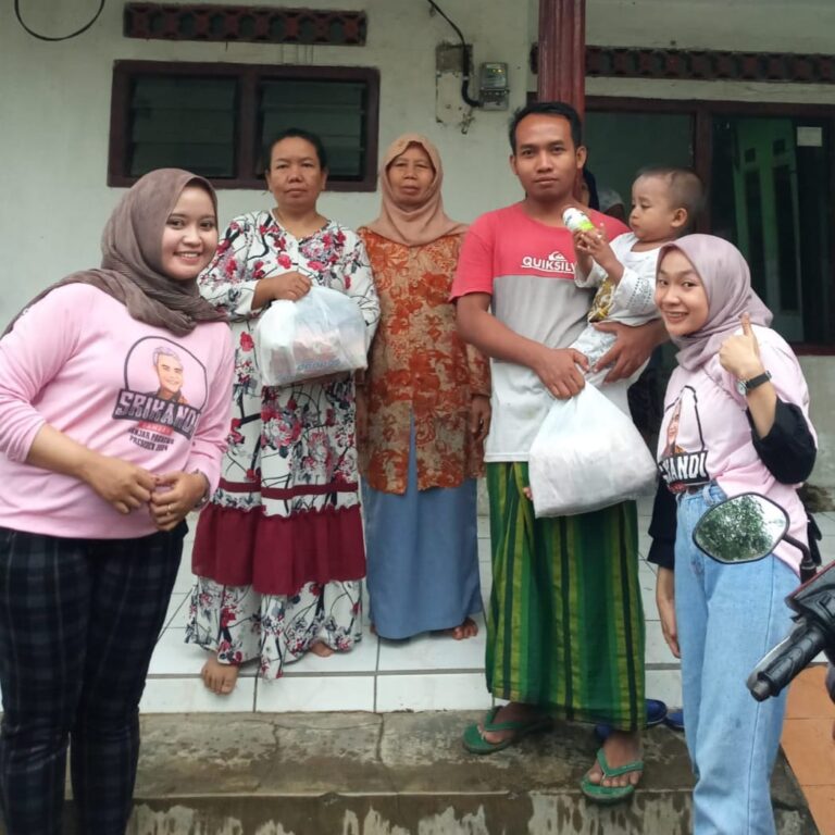 Srikandi Ganjar Jatim Bantu Korban Bencana Angin Puting Beliung di Pasuruan