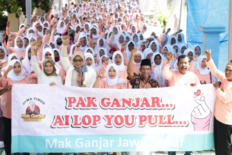 Dukung Ganjar Presiden, Ribuan Emak-emak Berbagai Profesi Jadi Relawan