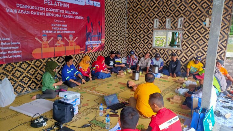Ika FISIP Unair dan Paiton Energy Gelar Pelatihan Relawan Semeru
