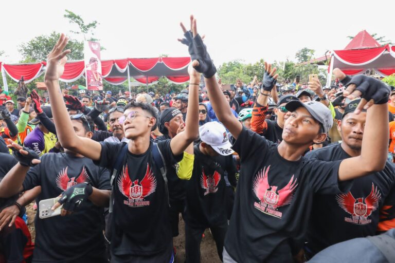 Ribuan Warga Desa di Lumajang Dukung Ganjar Presiden 2024