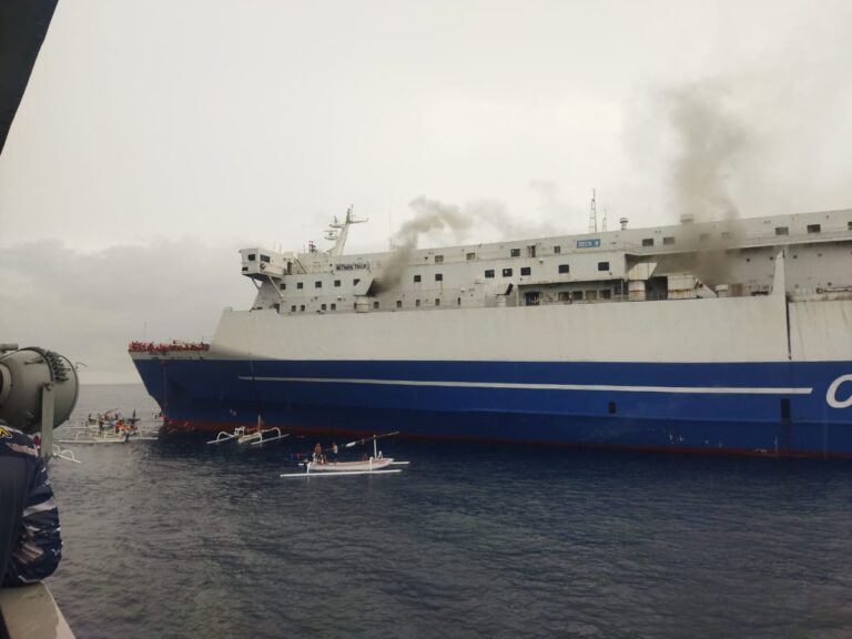 KMP Mutiara Timur 1 terbakar di laut Bali, Rabu (16/11/2022) sore.