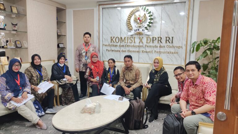 Para dosen studi Doktoral mengadu ke DPR RI/ist