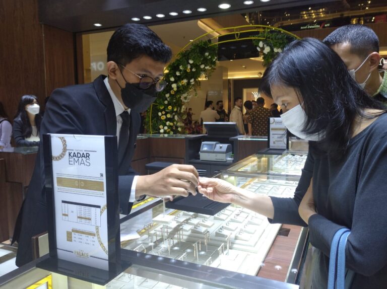 Jelita Setifa : Promo Akhir Tahun, Beli Perhiasan dapat Hadiah ‘Liontin Berlian’