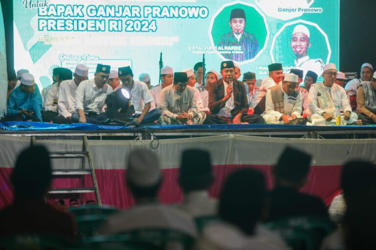 Dorong Kemandirian Ekonomi Lewat Ekotren, Ganjar Didukung Ratusan Santri di Jember