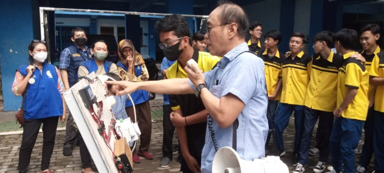 Ika Unair Sidoarjo dan SMK Muhammadiyah 2 Taman Gelar Workshop Pemanfaatan Energi Surya