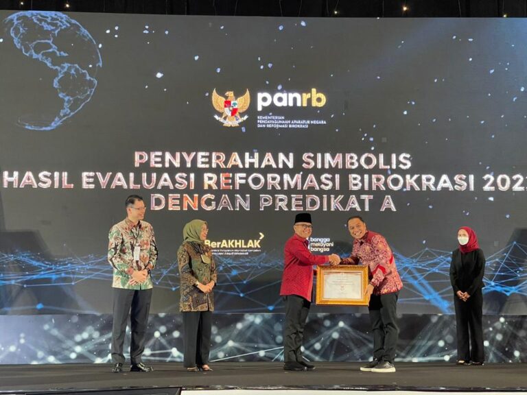 Pemkot Surabaya Raih Peringkat A Indeks Reformasi Birokrasi