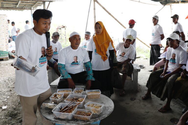 Gandeng Nelayan, Relawan Ganjar Gelar Pelatihan Pengolahan Ikan Hasil Tangkapan dan Sosialisasi Keselamatan Berlayar