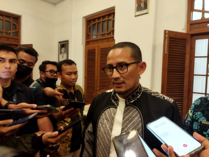 Menparekraf Sandiaga Uno menjawab wartawan di Banyuwangi, Kamis (29/12/2022) siang. .