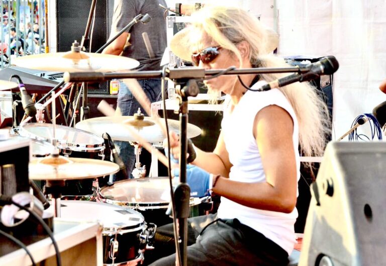 Malam Tahun Baru 2023, Kunto Hartono, Gebuk Drum dengan Mata Ditutup, Telingan Disumpal dan Mulut Dilakban