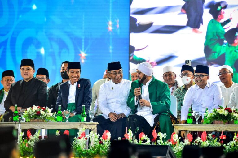 Presiden Jokowi menghadiri perayaan Satu Abad NU di Banyuwangi, Senin (9/1/2023) malam