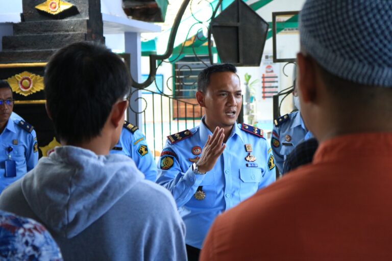 Napi Lapas Banyuwangi dipulangkan setelah mendapatkan program asimilasi, Selasa (10/1/2023) siang.