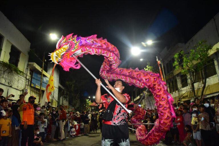 Sambut Imlek, Surabaya Tampilkan Pertunjukan Barongsai Hingga Wayang Potehi