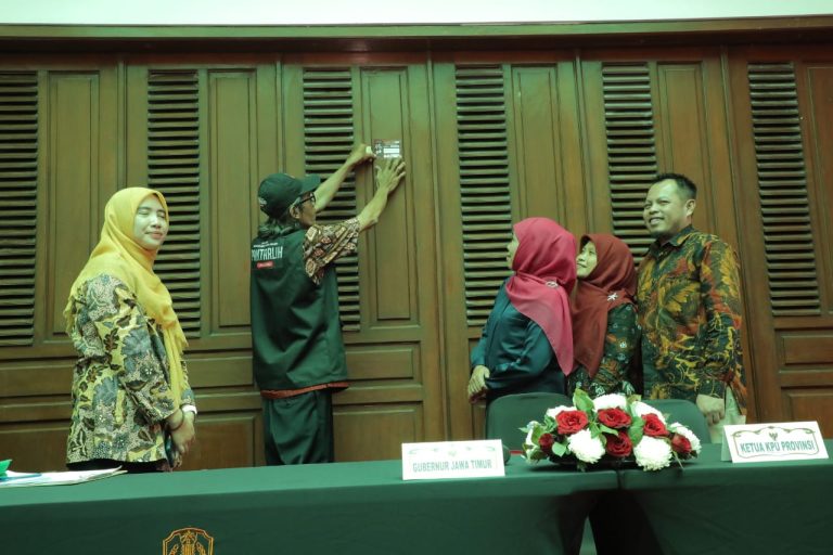 Jelang Pemilu 2024, KPU Gelar Coklit di Kediaman Gubernur Khofifah