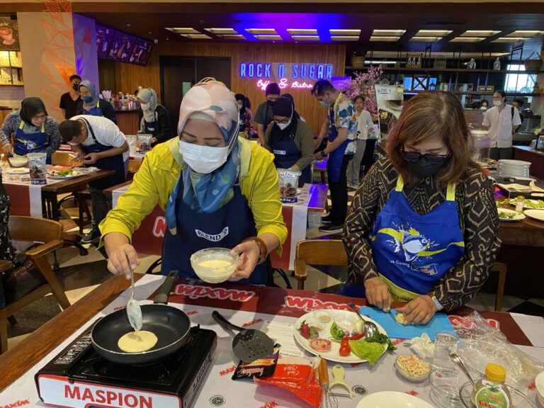 Adu Kreasi Buat Hidangan di Luminor Hotel Jemursari Surabaya