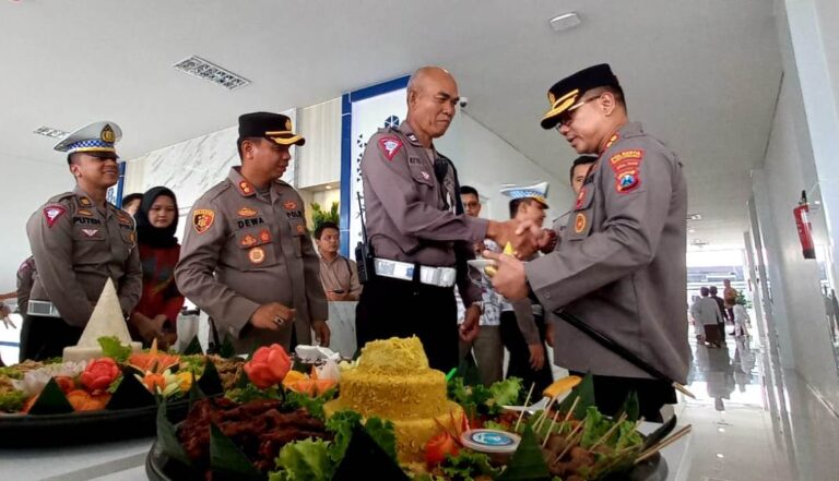 Kapolresta Banyuwangi Kombes Pol. Deddy Foury Millewa meresmikan kantor baru Satlantas, Jumat (3/2/2023) siang.