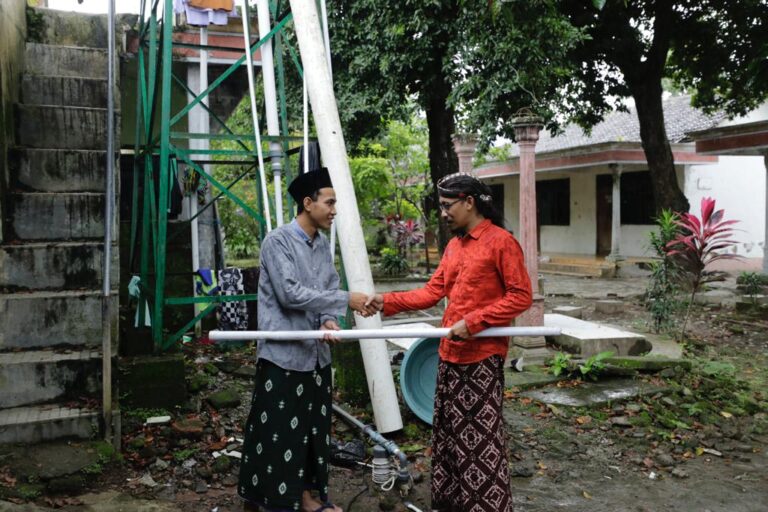 Ini Langkah Gus-Gus Jatim Pendukung Ganjar Atasi Kelangkaan Air di Ponpes Darul Hikam Ponorogo