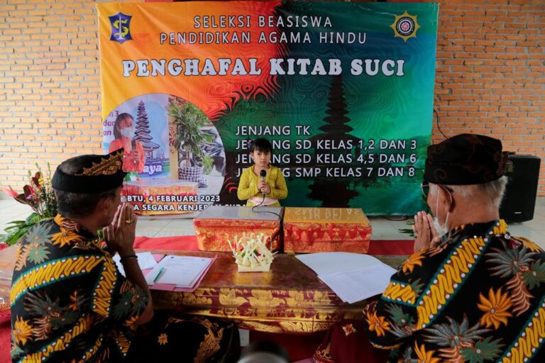 Dispendik Surabaya Kembali Buka Beasiswa Penghafal Kitab Suci Hindu