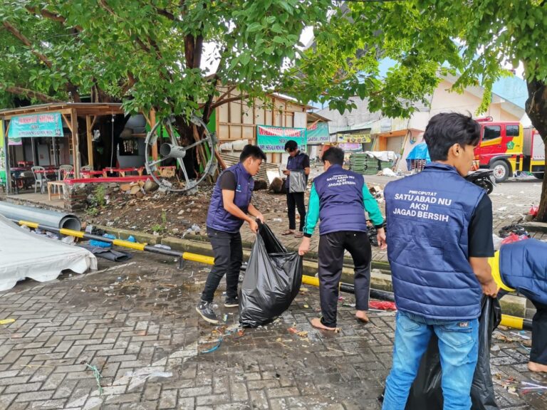 Aksi Jagat Bersih PMII Ciputat di Gelaran Satu Abad NU
