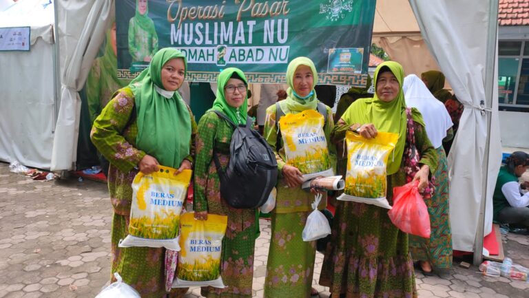 Meriahkan Satu Abad NU, Muslimat NU dan Pemprov Jatim Gelar Operasi Beras Murah